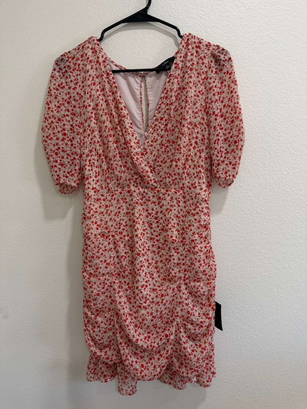 NWT Lulu’s Floral Wrap-Style Puff Sleeve Dress in Light Pink and Red